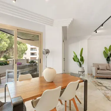 Sale of middle floor apartment in Nueva Andalucía