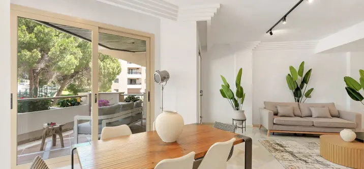 Sale of middle floor apartment in Nueva Andalucía 3