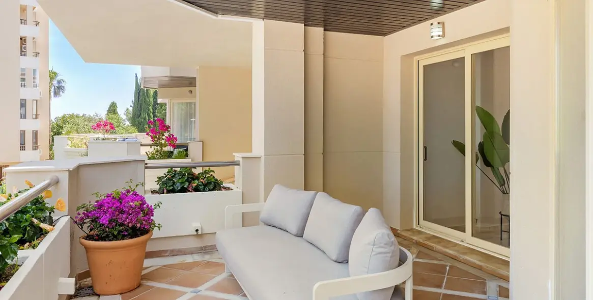 Продажа апартаментов на среднем этаже в Nueva Andalucía 15