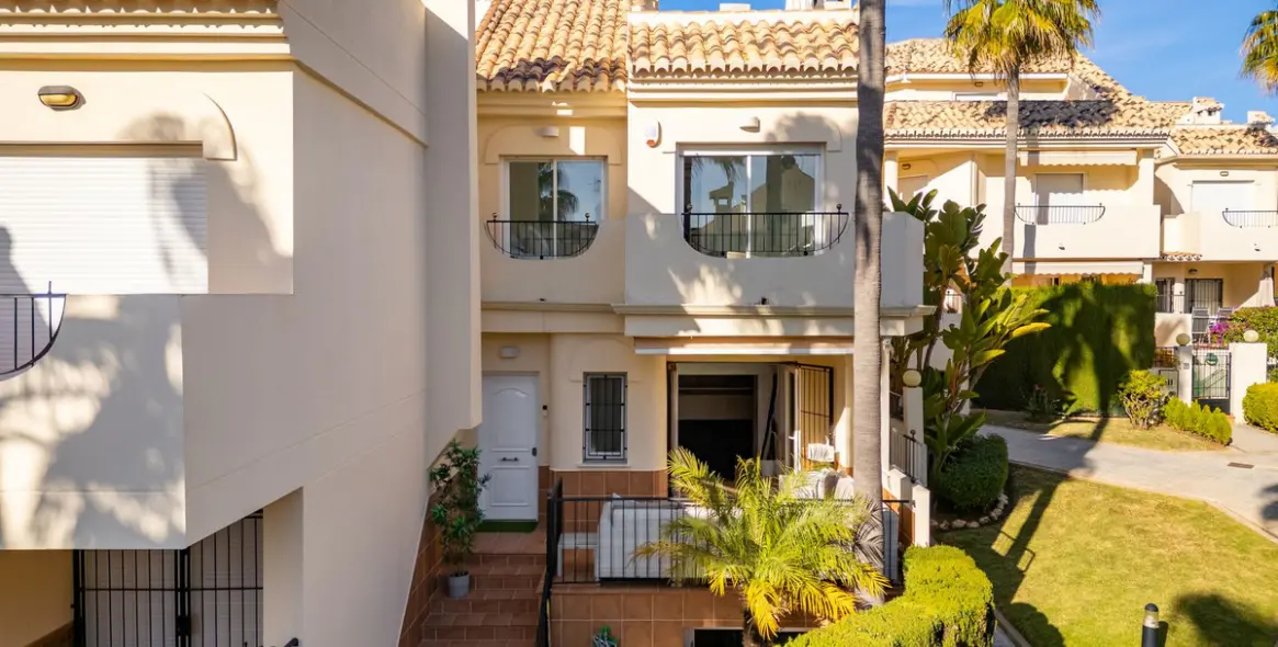 Sale of semi-detached house in Costabella 2