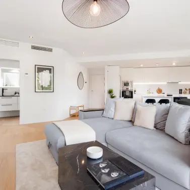 Sale of middle floor apartment in La Campana