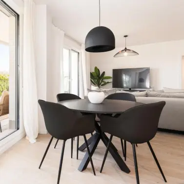 Sale of middle floor apartment in La Campana