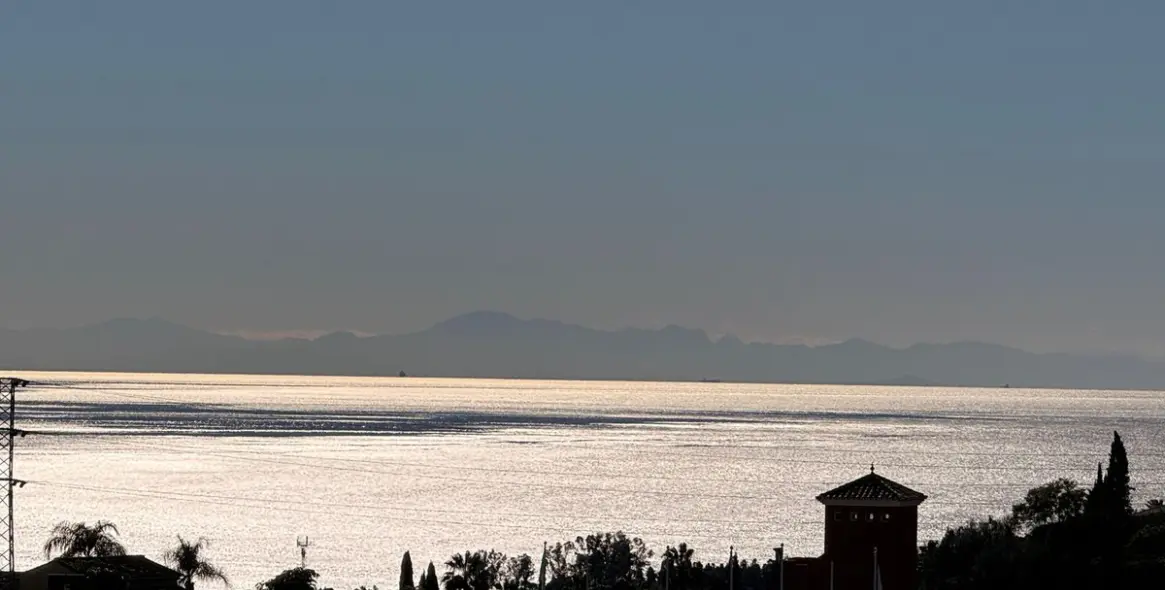 Продажа апартаментов на первом этаже в New Golden Mile 2