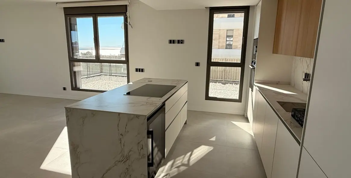 Продажа апартаментов на первом этаже в New Golden Mile 4