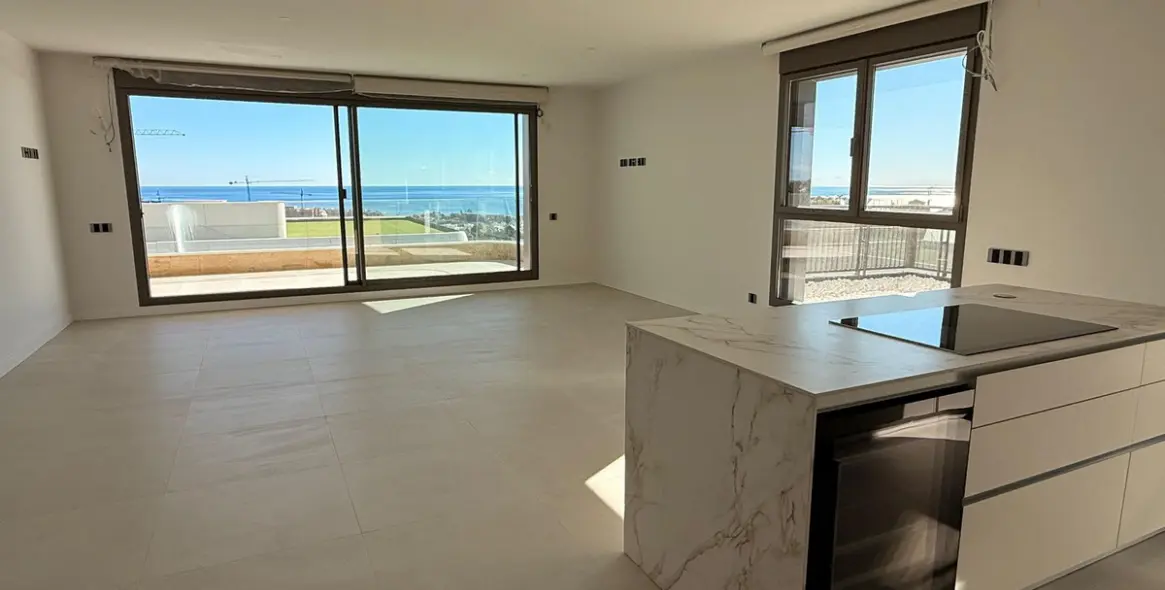 Sale of ground floor apartment in New Golden Mile 1