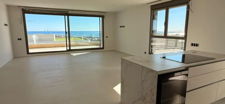 Продажа апартаментов на первом этаже в New Golden Mile 0