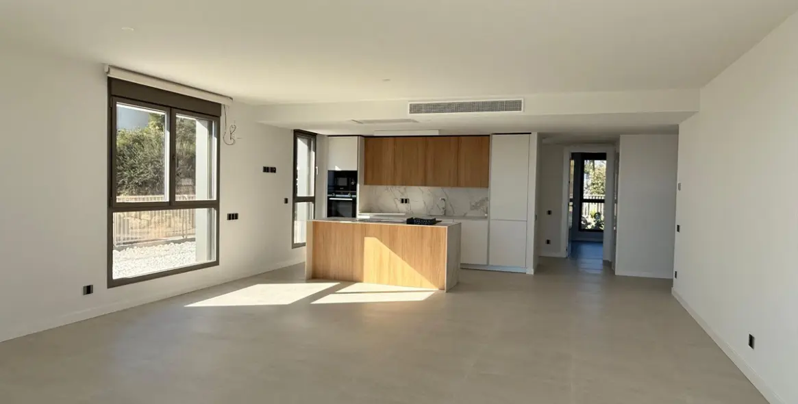 Sale of ground floor apartment in New Golden Mile 3