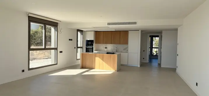 Продажа апартаментов на первом этаже в New Golden Mile 2