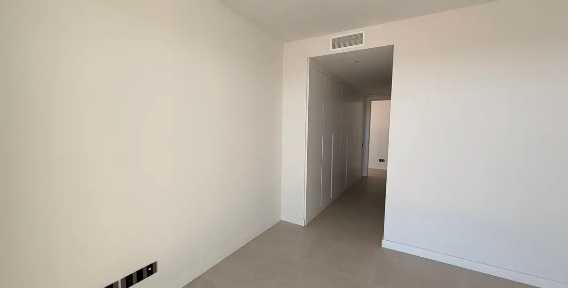 Sale of ground floor apartment in New Golden Mile 8