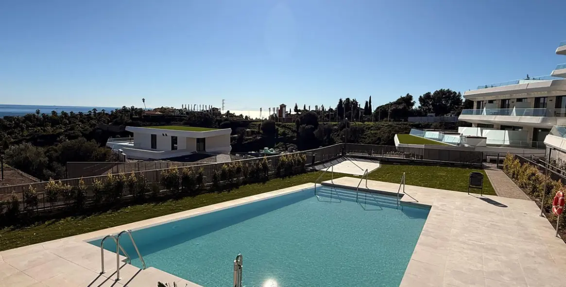 Sale of ground floor apartment in New Golden Mile 15