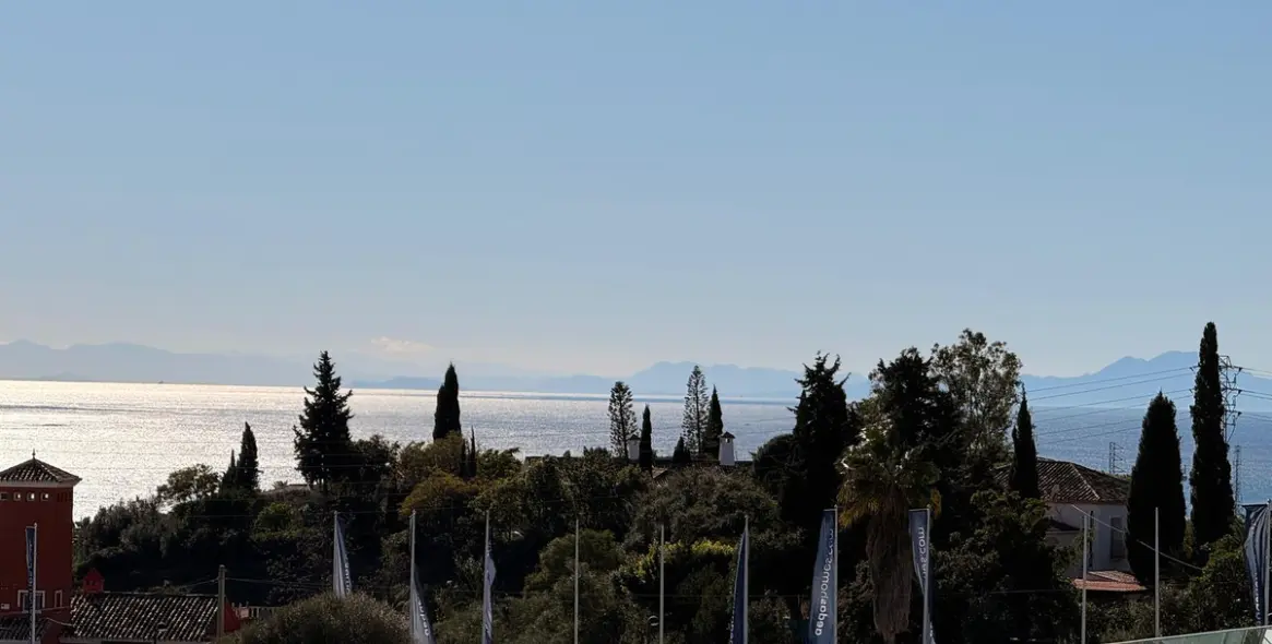 Sale of ground floor apartment in New Golden Mile 16