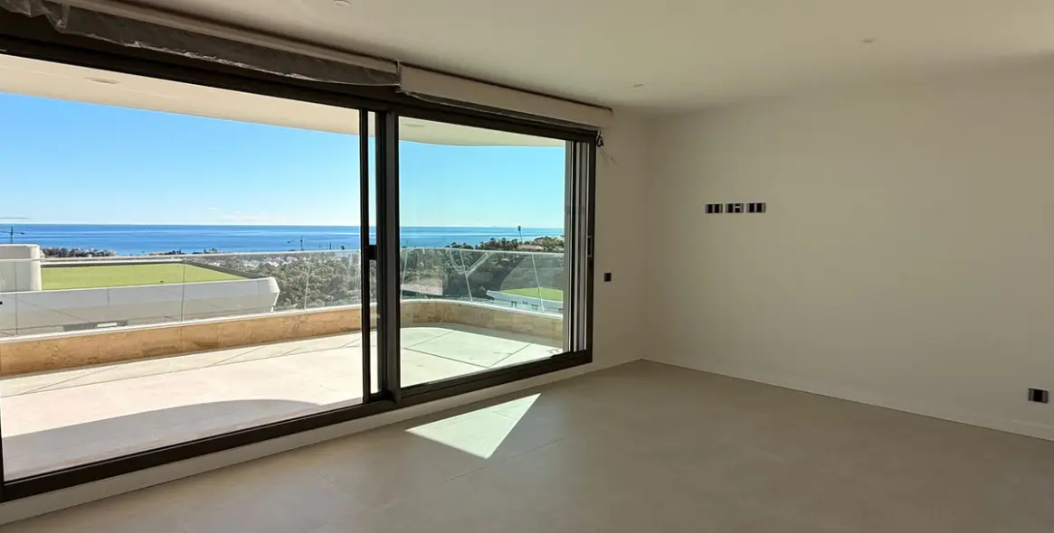 Sale of ground floor apartment in New Golden Mile 17