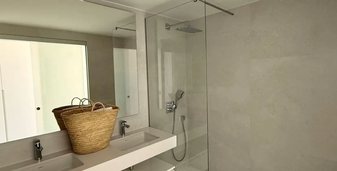 Sale of ground floor apartment in New Golden Mile 18