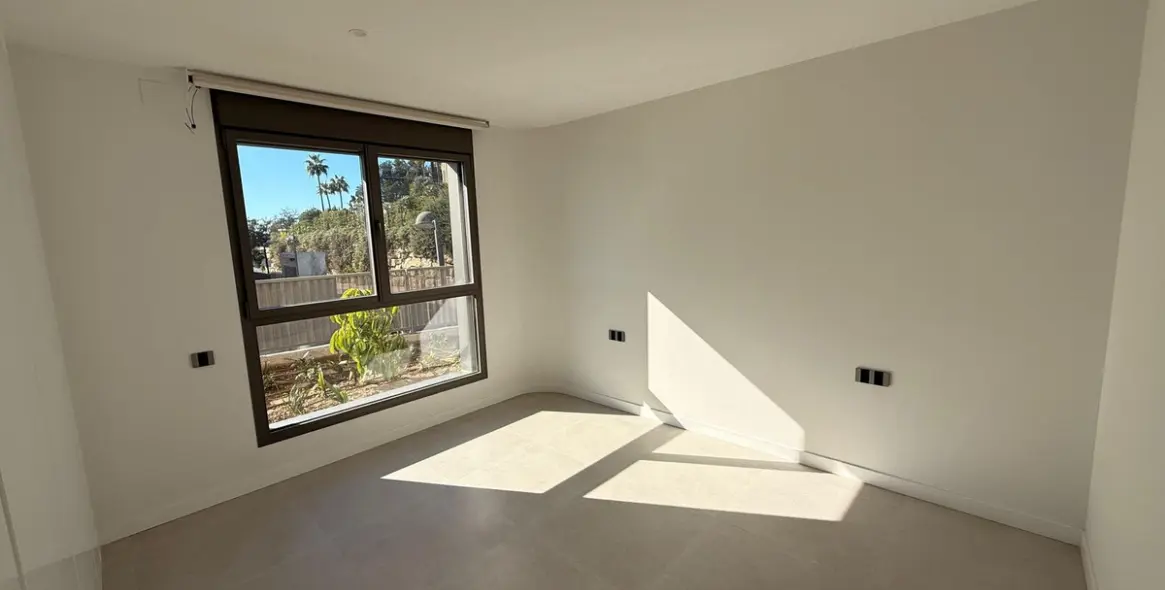 Sale of ground floor apartment in New Golden Mile 19