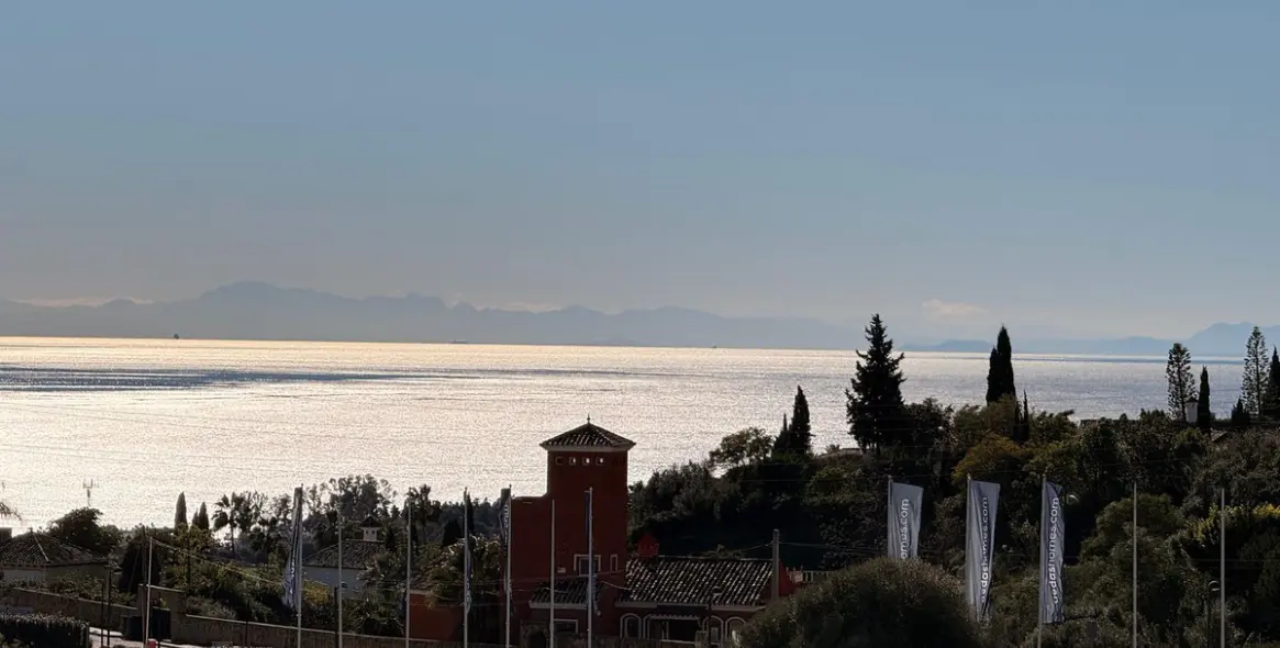 Sale of ground floor apartment in New Golden Mile 22