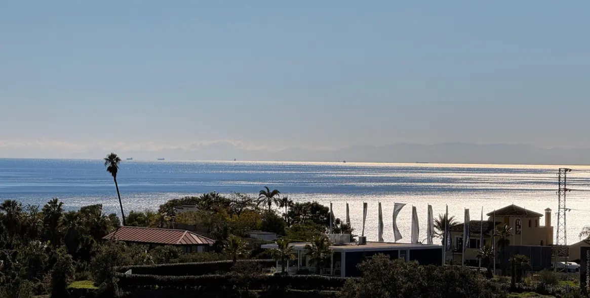 Sale of ground floor apartment in New Golden Mile 23