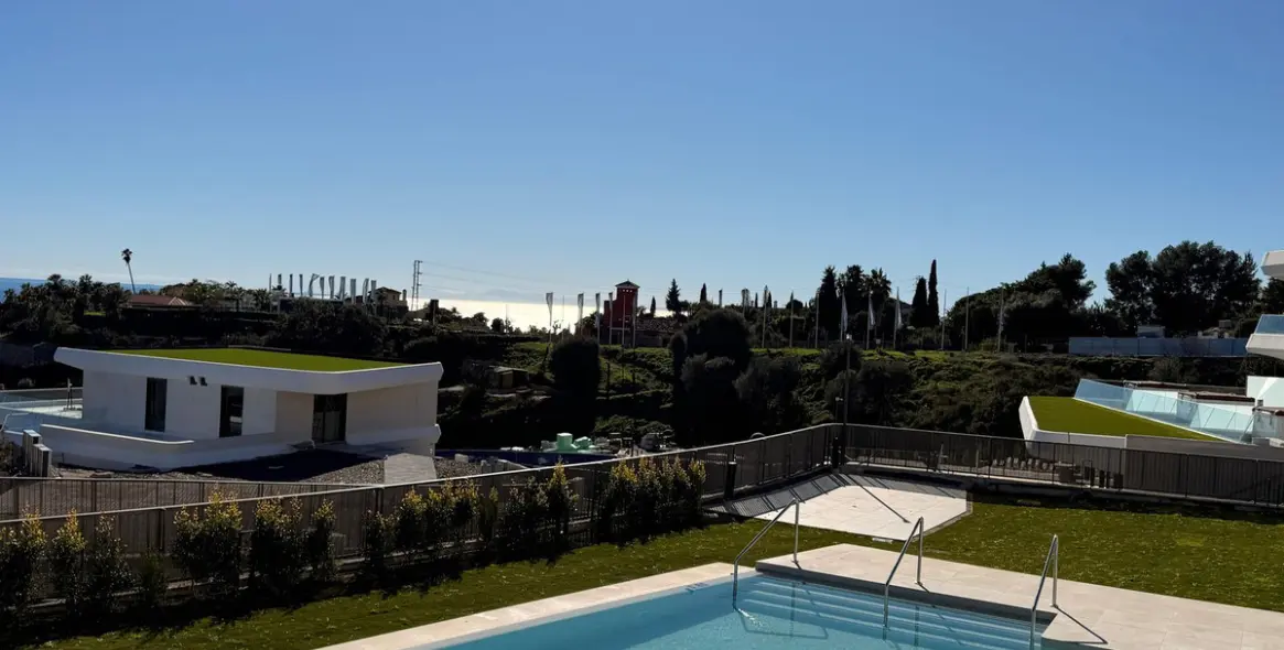 Sale of ground floor apartment in New Golden Mile 24