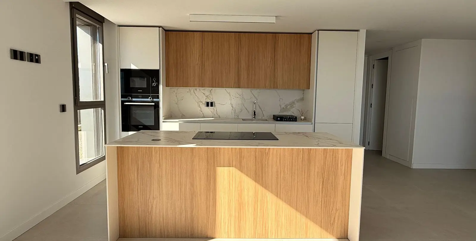 Продажа апартаментов на среднем этаже в New Golden Mile 6