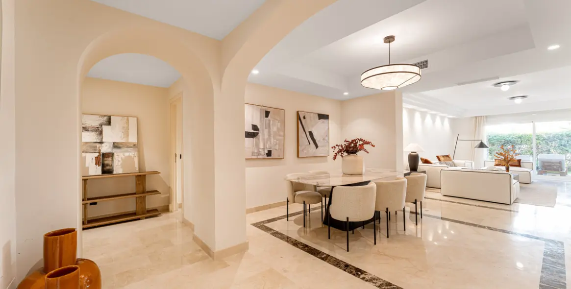 Sale of ground floor apartment in Sierra Blanca 5