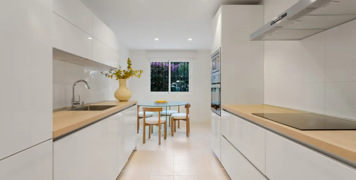 Sale of ground floor apartment in Sierra Blanca 12
