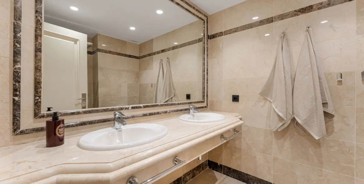 Sale of ground floor apartment in Sierra Blanca 21