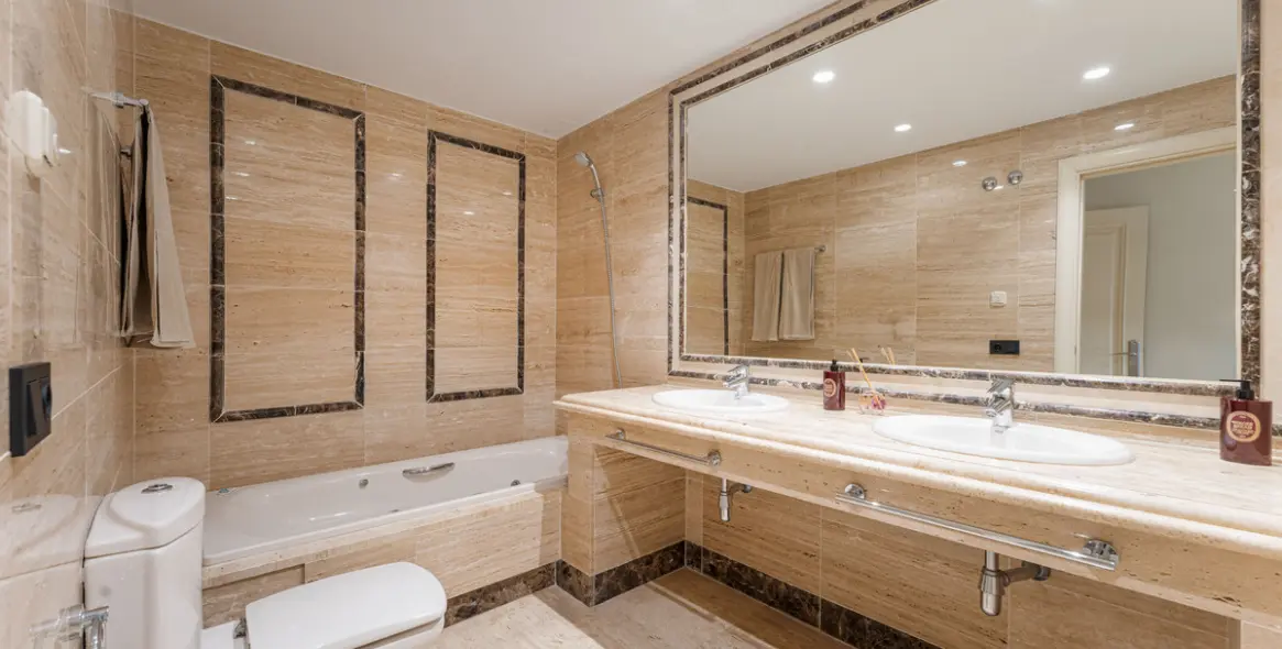Sale of ground floor apartment in Sierra Blanca 22