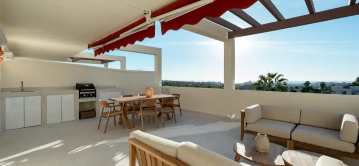 Sale of middle floor apartment in Nueva Andalucía 0