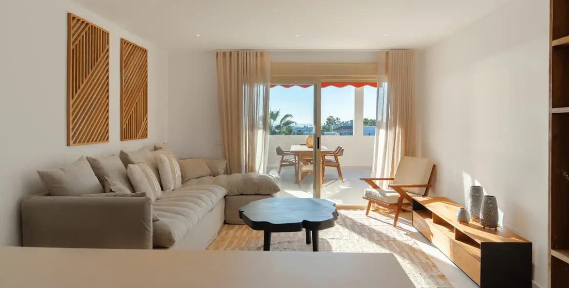 Sale of middle floor apartment in Nueva Andalucía 2
