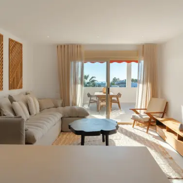 Sale of middle floor apartment in Nueva Andalucía