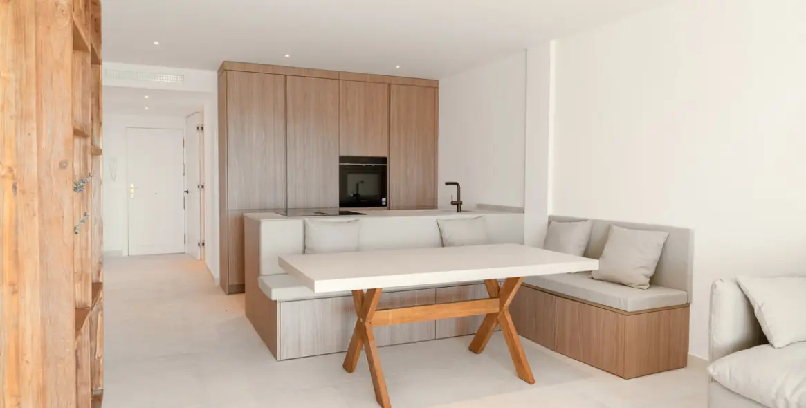 Sale of middle floor apartment in Nueva Andalucía 3