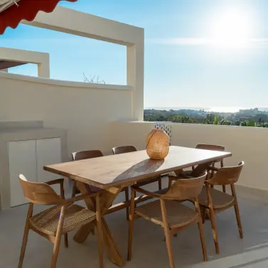 Sale of middle floor apartment in Nueva Andalucía