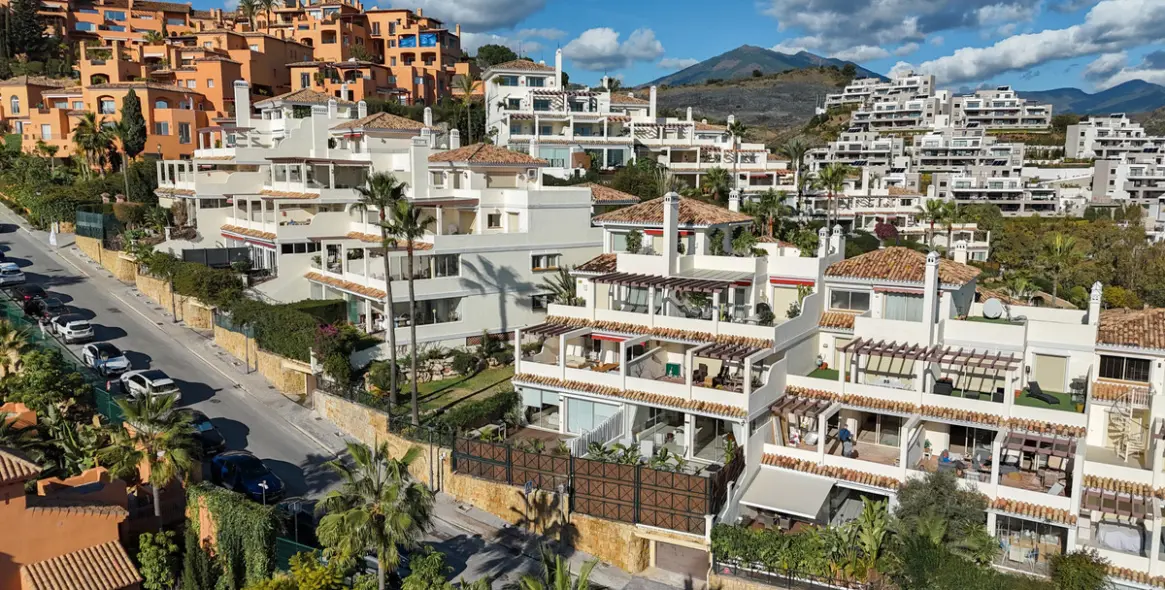 Sale of middle floor apartment in Nueva Andalucía 9