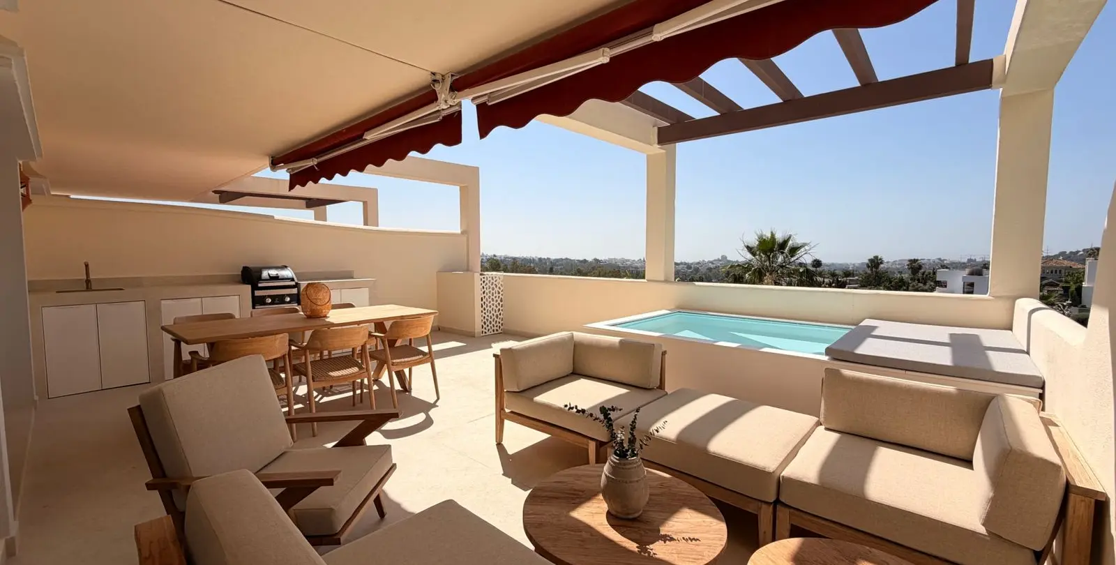 Sale of middle floor apartment in Nueva Andalucía 1