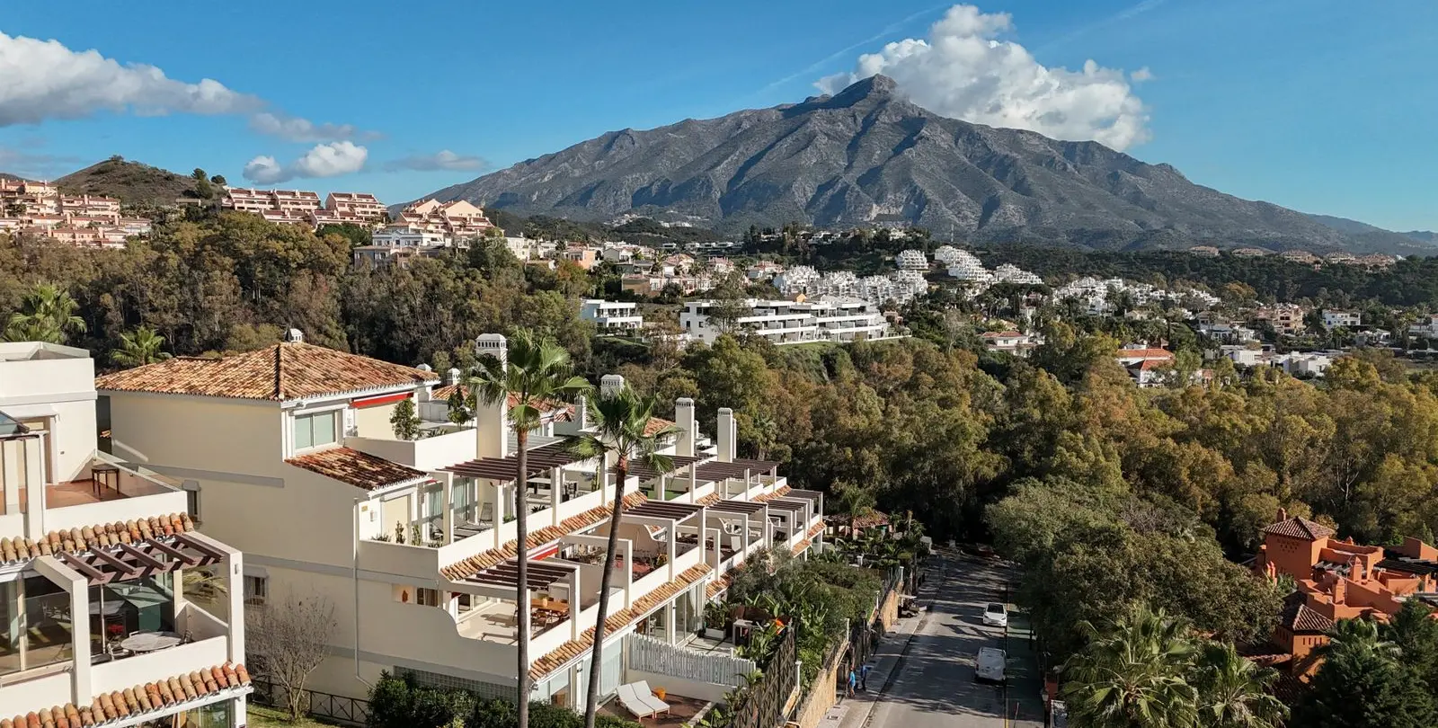 Sale of middle floor apartment in Nueva Andalucía 5