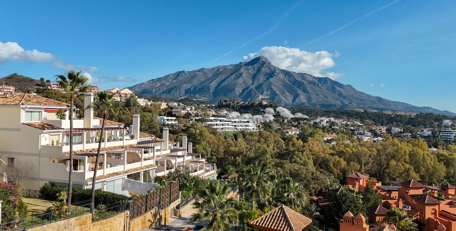 Sale of middle floor apartment in Nueva Andalucía 6