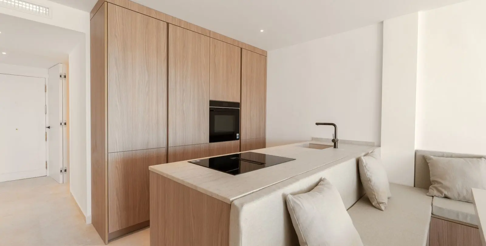 Sale of middle floor apartment in Nueva Andalucía 13