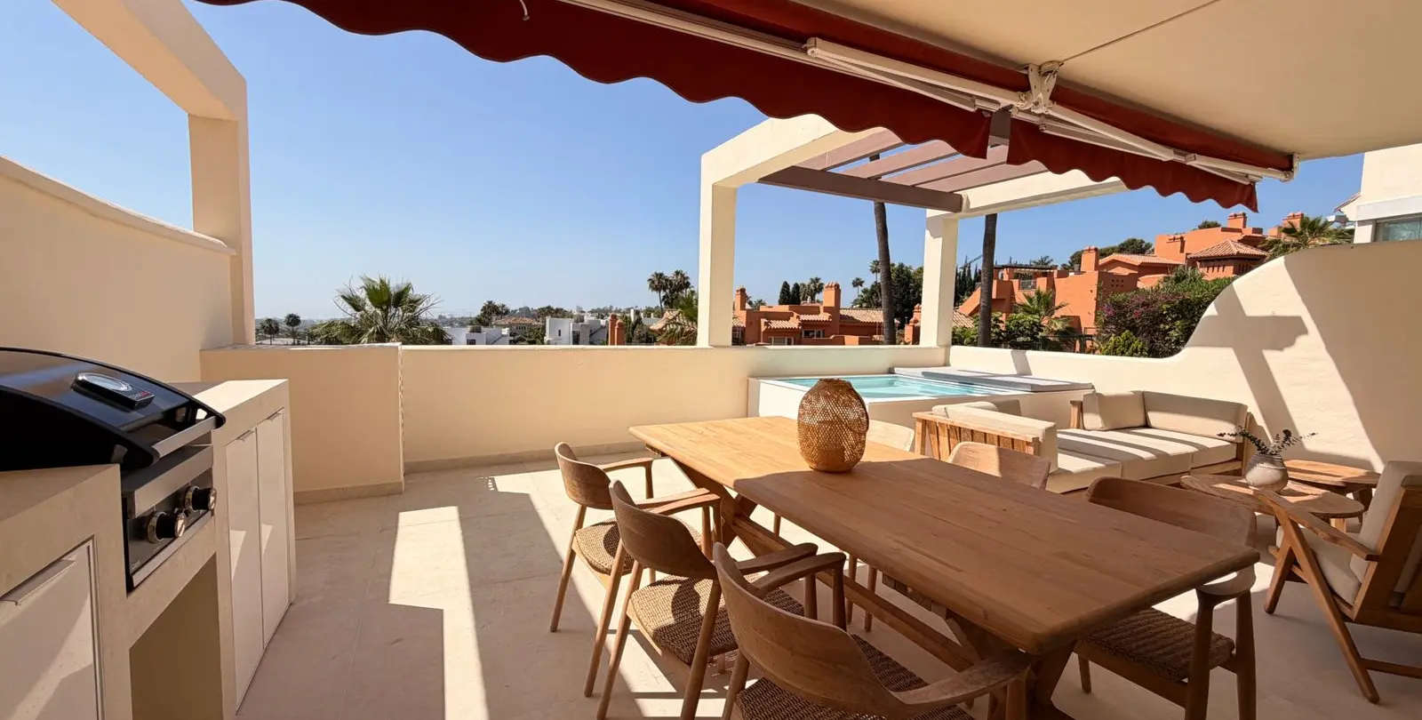Sale of middle floor apartment in Nueva Andalucía 24