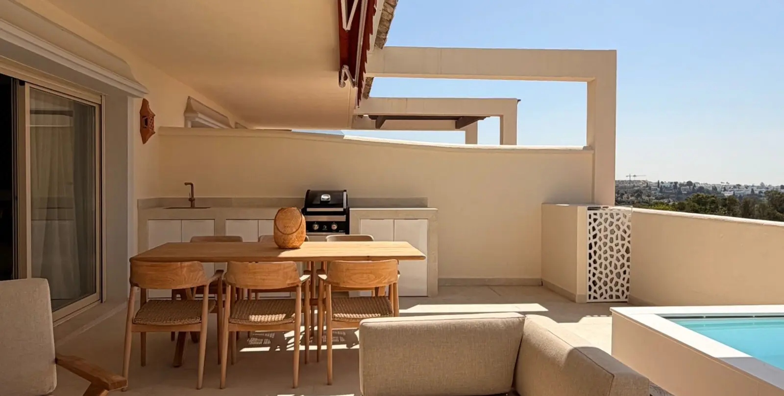 Sale of middle floor apartment in Nueva Andalucía 27