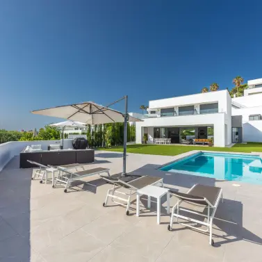 Sale of detached villa in La Duquesa