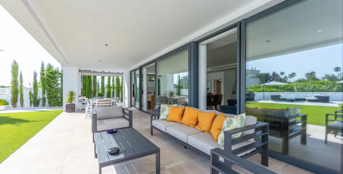 Sale of detached villa in La Duquesa 3