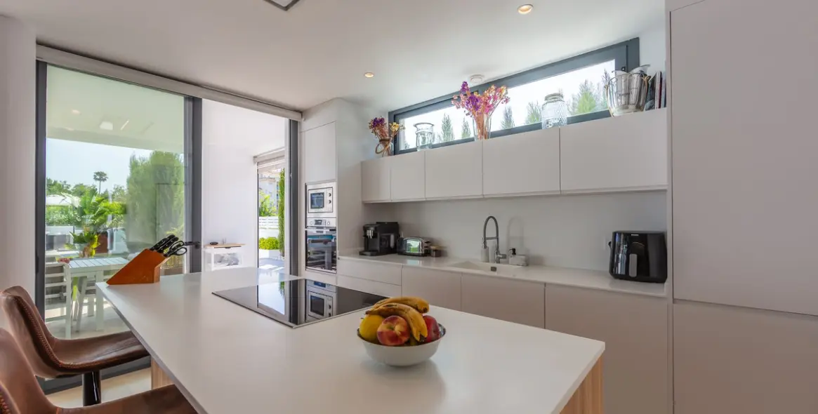 Sale of detached villa in La Duquesa 5