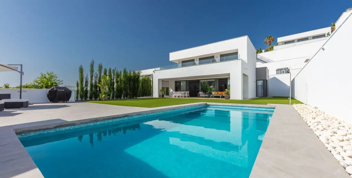 Sale of detached villa in La Duquesa 7