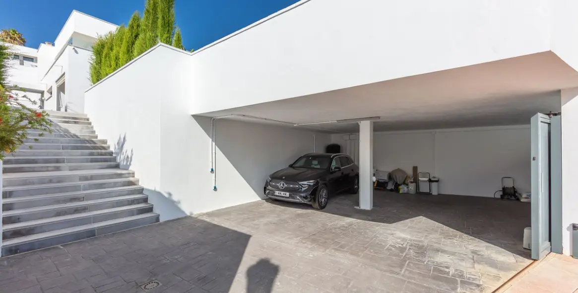 Sale of detached villa in La Duquesa 9