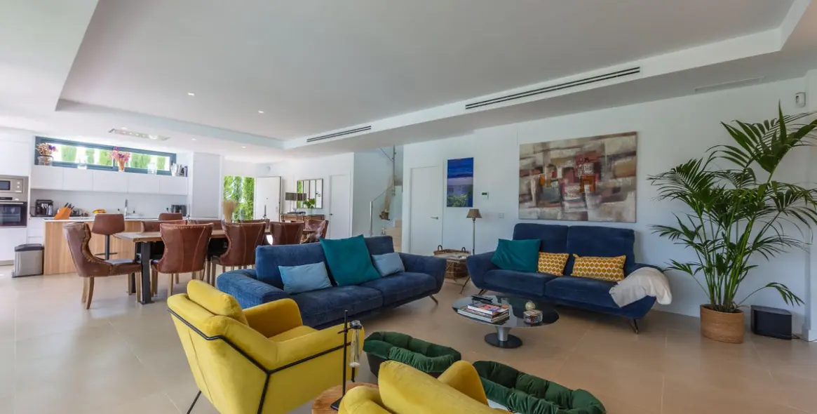 Sale of detached villa in La Duquesa 21