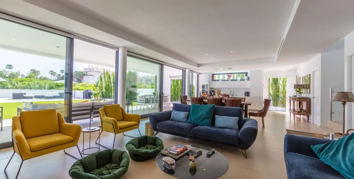 Sale of detached villa in La Duquesa 22