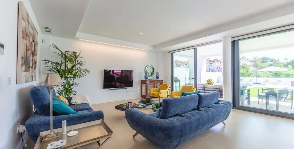 Sale of detached villa in La Duquesa 23