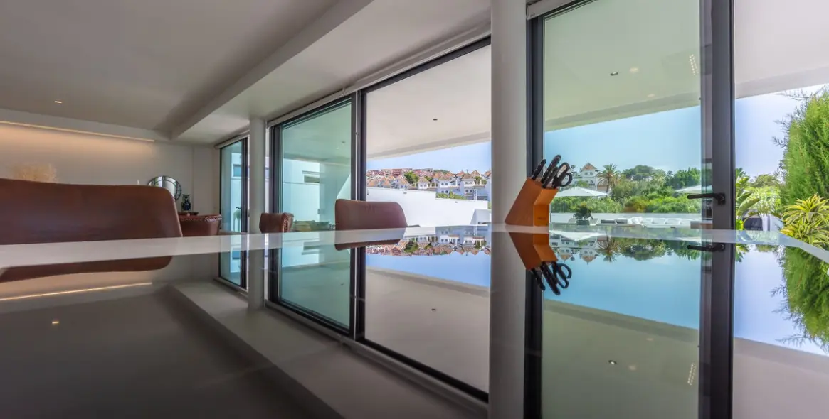 Sale of detached villa in La Duquesa 29