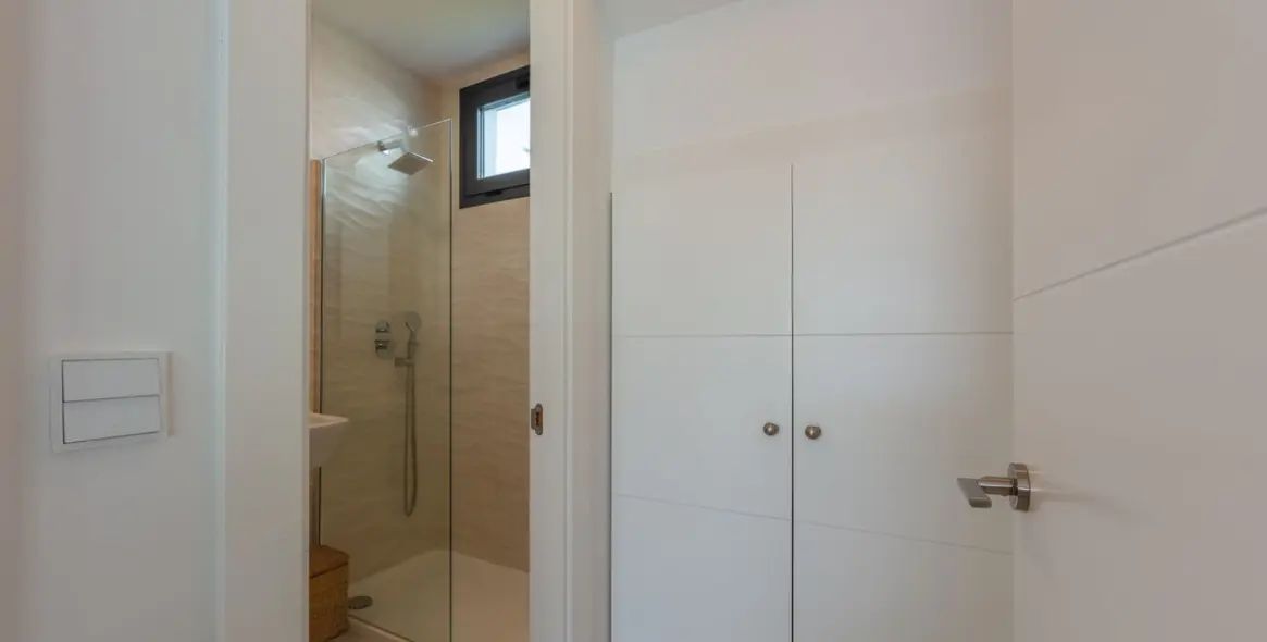 Sale of detached villa in La Duquesa 34