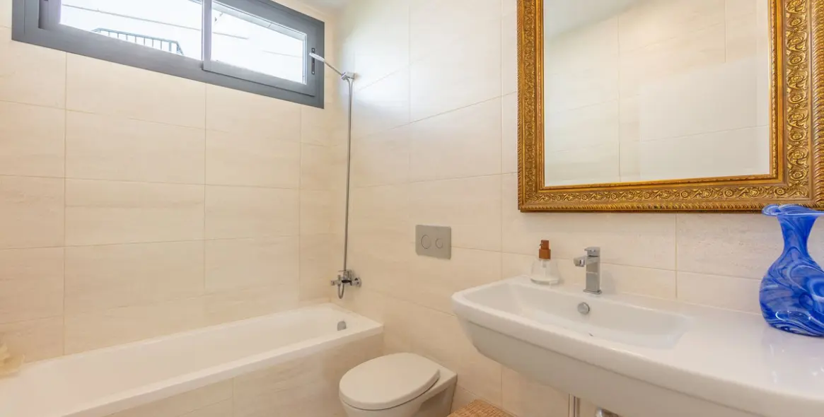 Sale of detached villa in La Duquesa 41