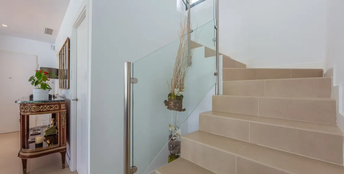 Sale of detached villa in La Duquesa 42